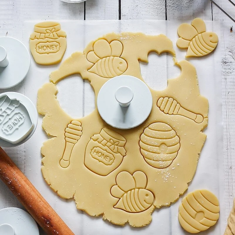 Bee Honey Cookie Mold Cutter Cartoon Cute Biscuit Vegetable Cutting Die Kids Lunch Pressable Baking Mold Kitchen Chocolate Tool