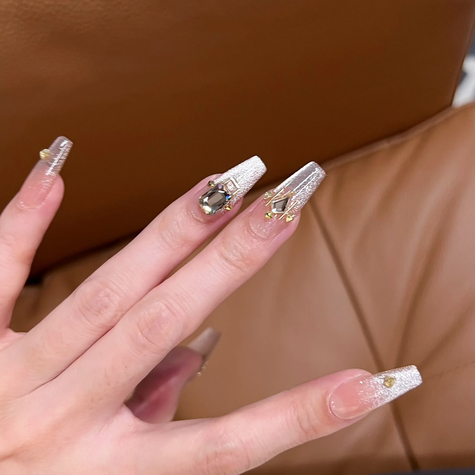 Designed Luxury Medium Long Press-On Nails Golden Full Covered Hand-made Fake Nails, False Nails for Wedding and Holiday