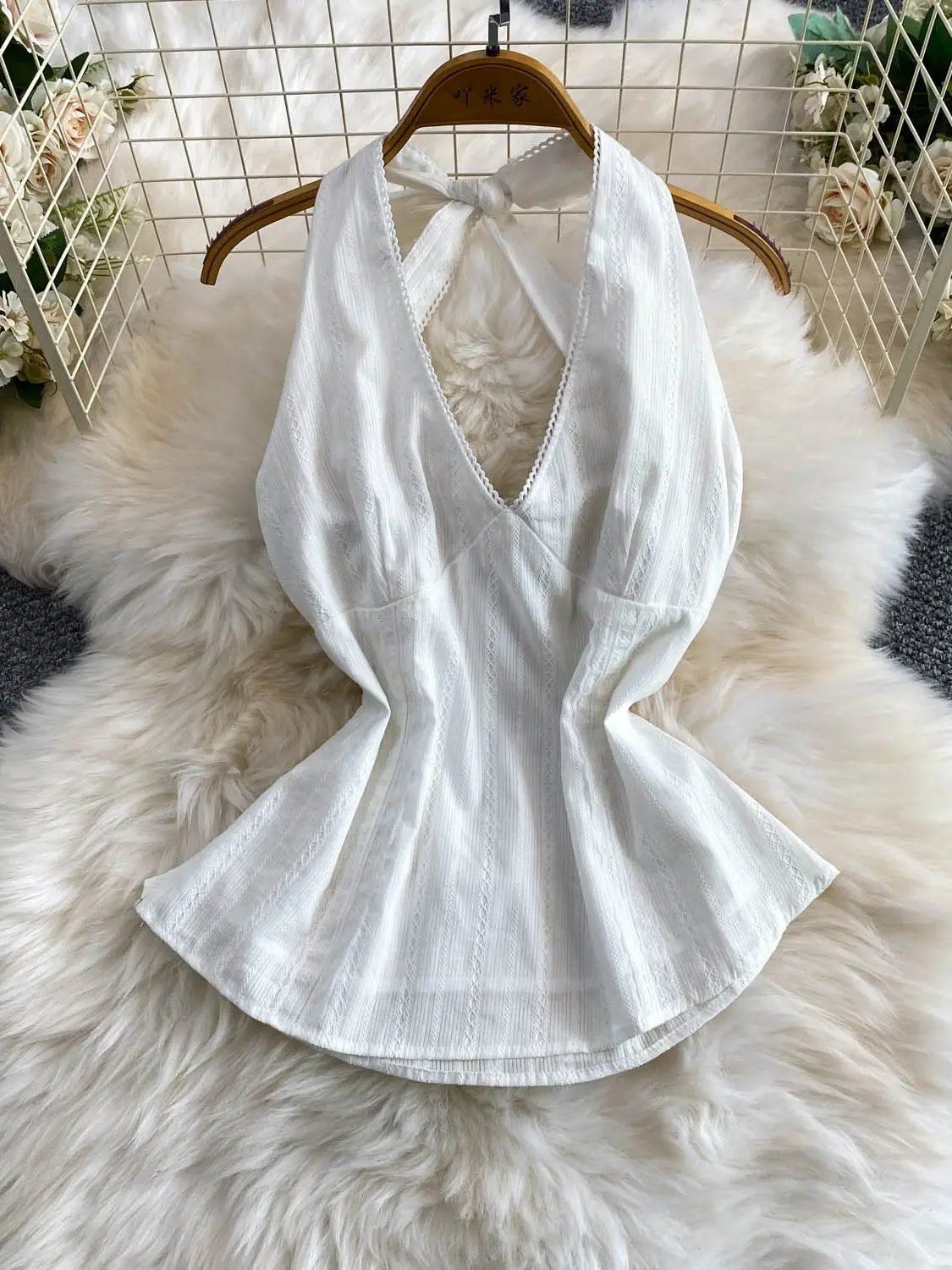 Women's White V-Neck Camisole Top Y2K Gyaru Vintage Sexy Lace Patchwork Cropped Top Off Shoulder Sleeveless Tank Top Summer 2026