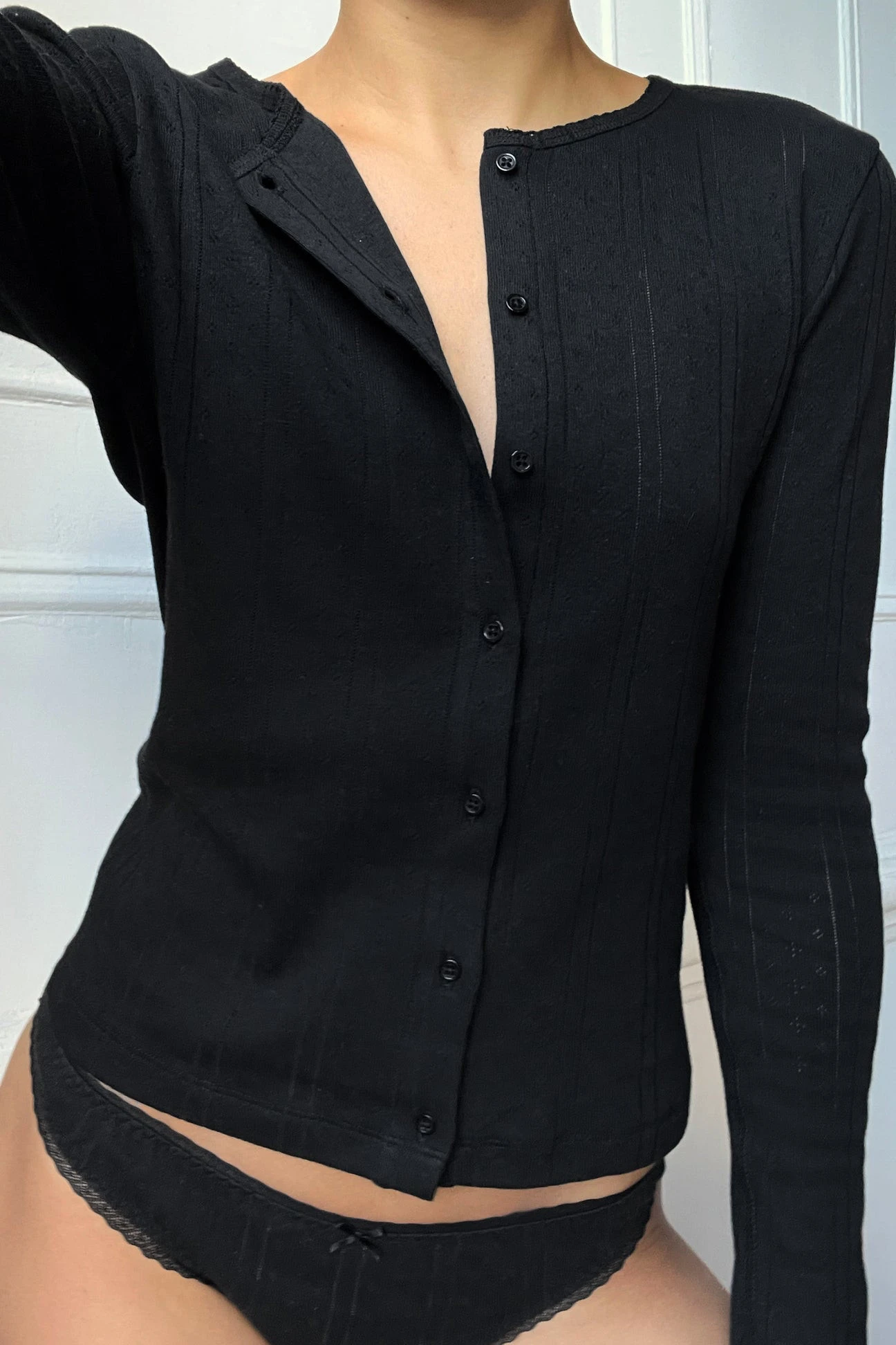 بلوزة أساسية قصيرة بأكمام طويل - مراجعة Tops وسعره