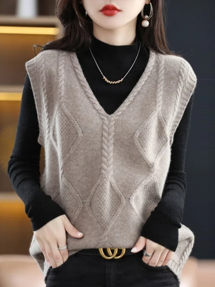 Women\'s Knitted Vest V-Neck Waistcoat Pullover Loose Female Sweater Purple Classic New in Smooth Knitwear Tops 2024 Casual Light