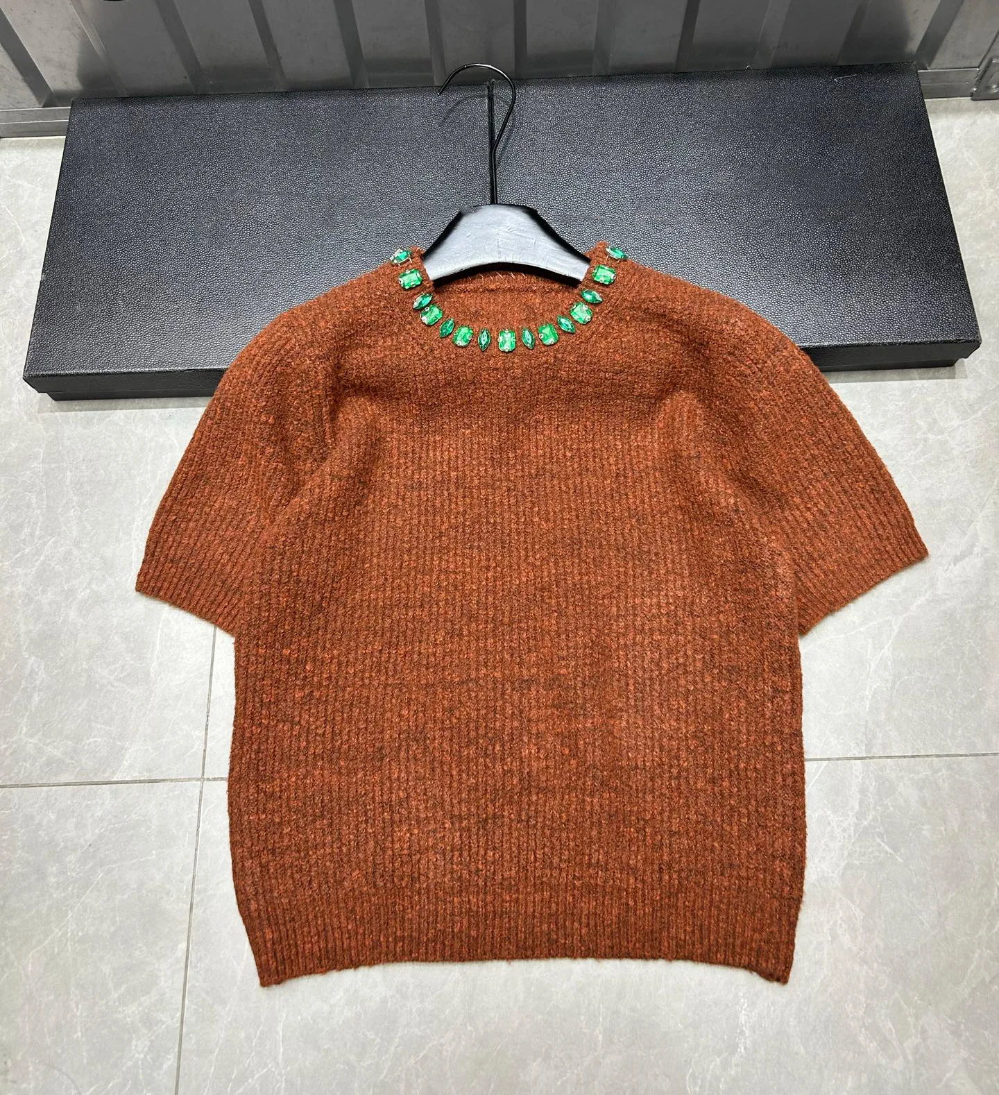 

Женский кашемировый вязаный свитер с украшением из бисера, элегантный женский трикотаж с короткими рукавами, пуловер, топ на раннюю осень C274