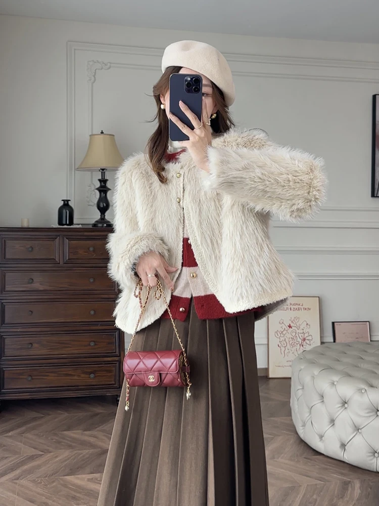 Zhang ei Inverno 2025 Novo Casaco Feminino Solto de Couro com Pelo Integrado Ecológico Cor Café com Leite para Jovens e Adultos