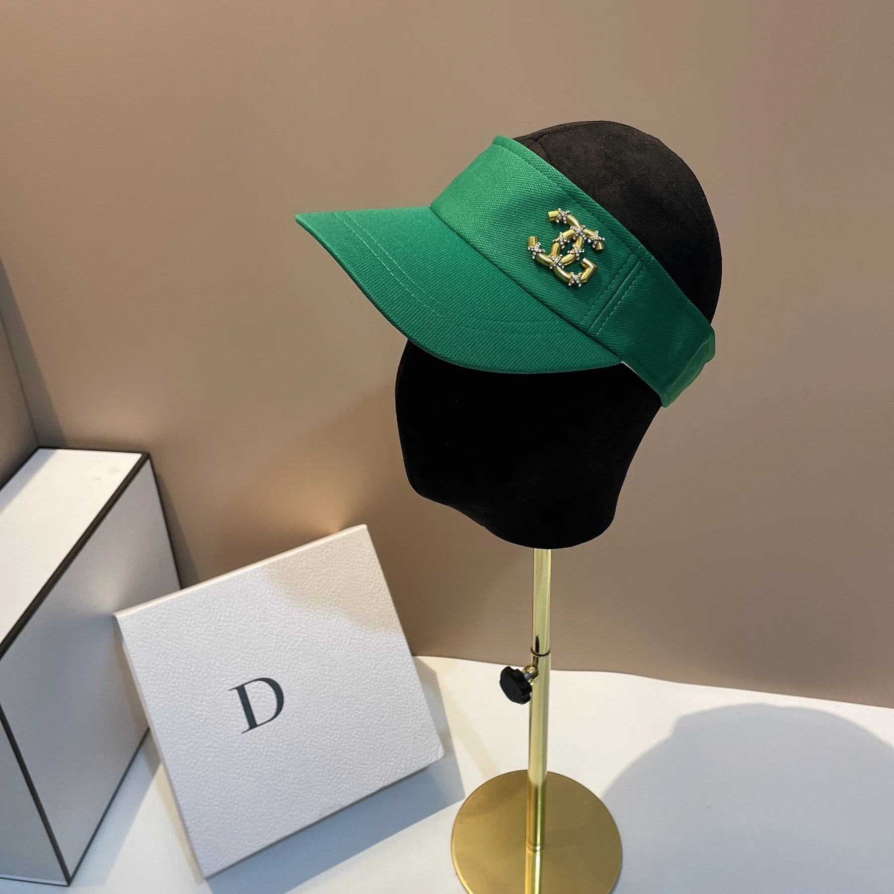 Sombrero para correr al aire libre de verano 2025, gorra con sombrilla superior vacía a la moda para mujer, sombrero deportivo de playa pequeño y fragante con decoración de Metal