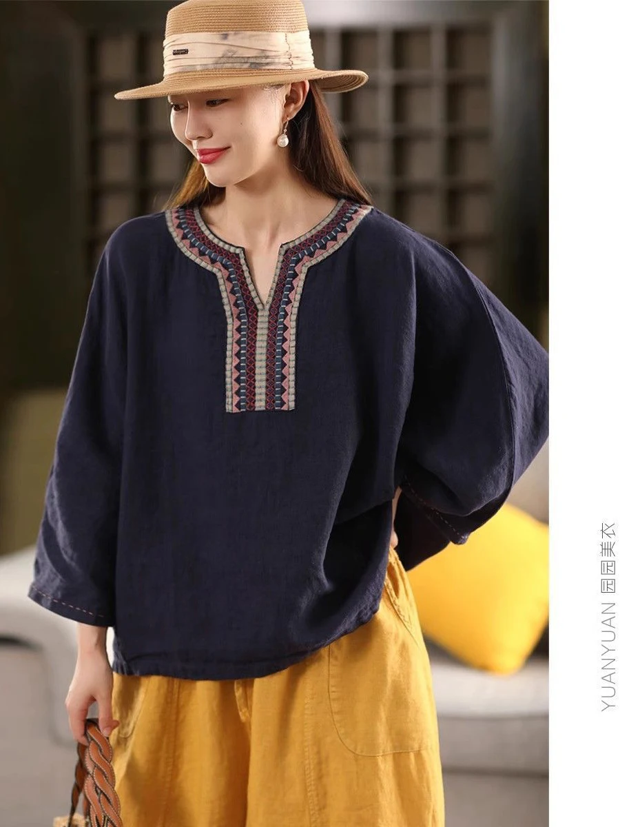 

Женская свободная блузка из хлопка и льна с вышивкой, в стиле ретро, без рукавов, с V-образным вырезом, больших размеров, на пуговицах спереди