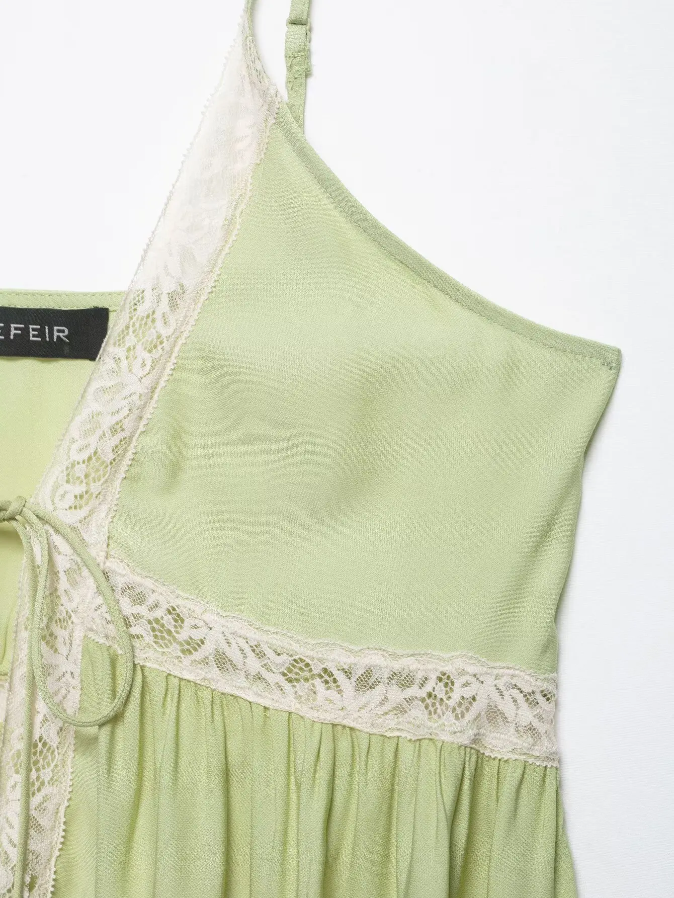 HH Damen Sommer Elegantes Spitzenbesetztes Cami-Top, Grünes Satin V-Ausschnitt Babydoll-Trägertop, Y2K Süßes Lässiges Urlaubs- und Ausgeh-Top – Detail 9
