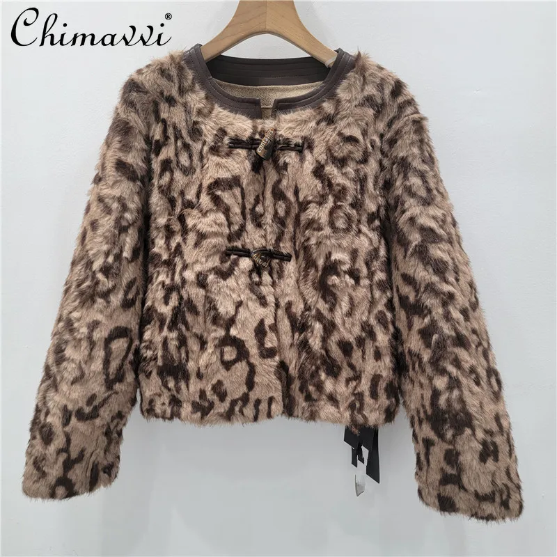 

2025 Elegant Fashion Socialite Round Neck Horn Button Loose Casual PU Patchwork Faux Fur Coat for Women Winter Short Jackets