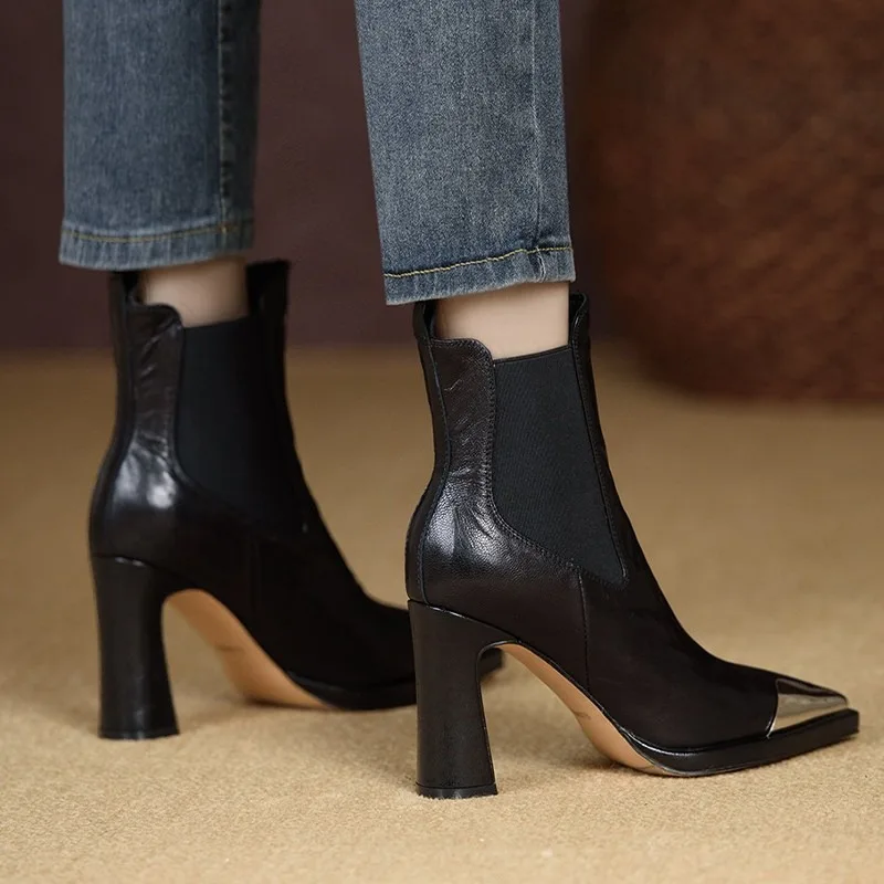 2024 Damen Schuhe Knöchel Damen Stiefel Mode Metall Dekoration Moderne Stiefel Frauen Sexy Spitz Schuhe für Frauen