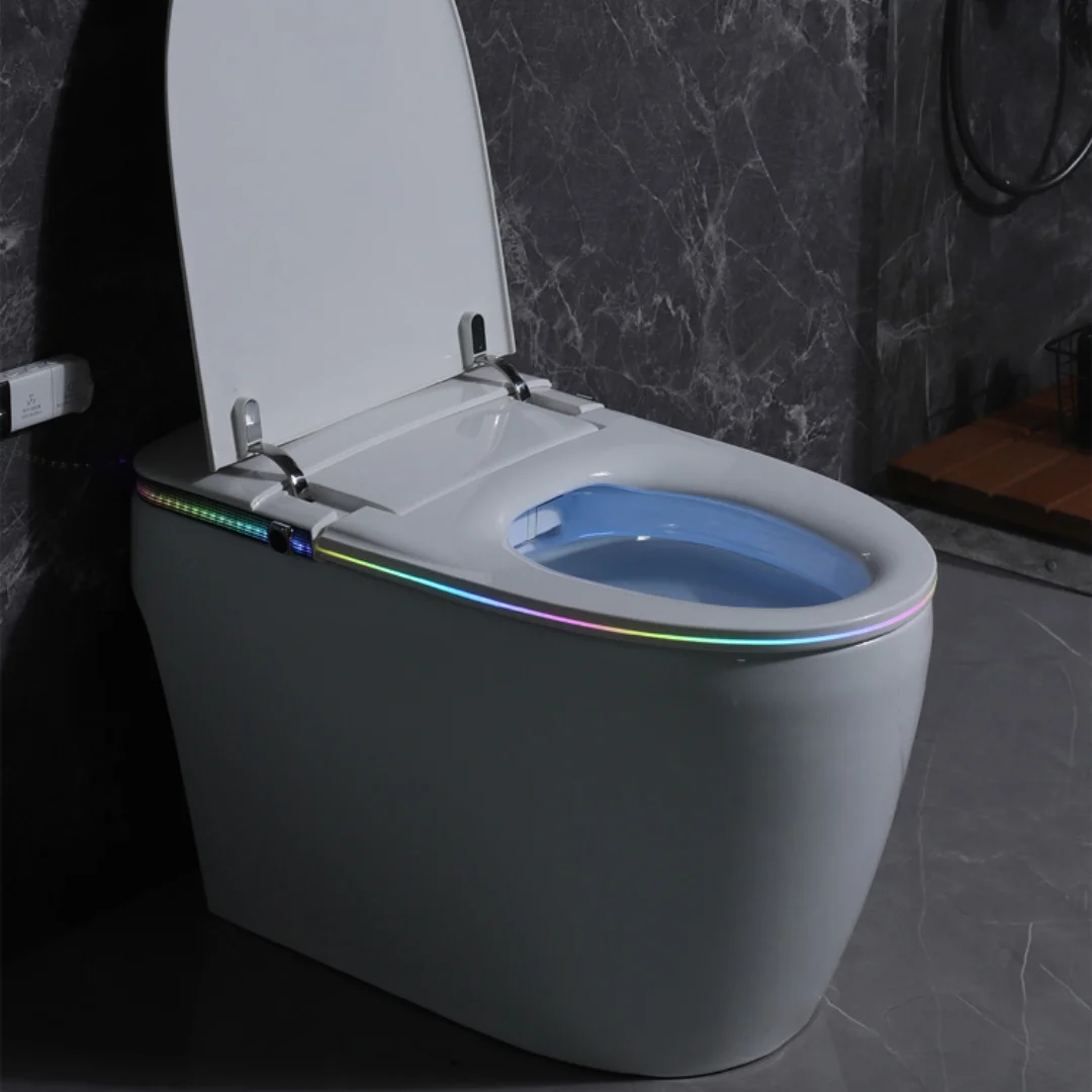 وعاء مرحاض سيراميك ذكي حديث، مقعد مرحاض ذكي مثبت على الأرض مع جهاز تحكم عن بعد لحمام الفندق