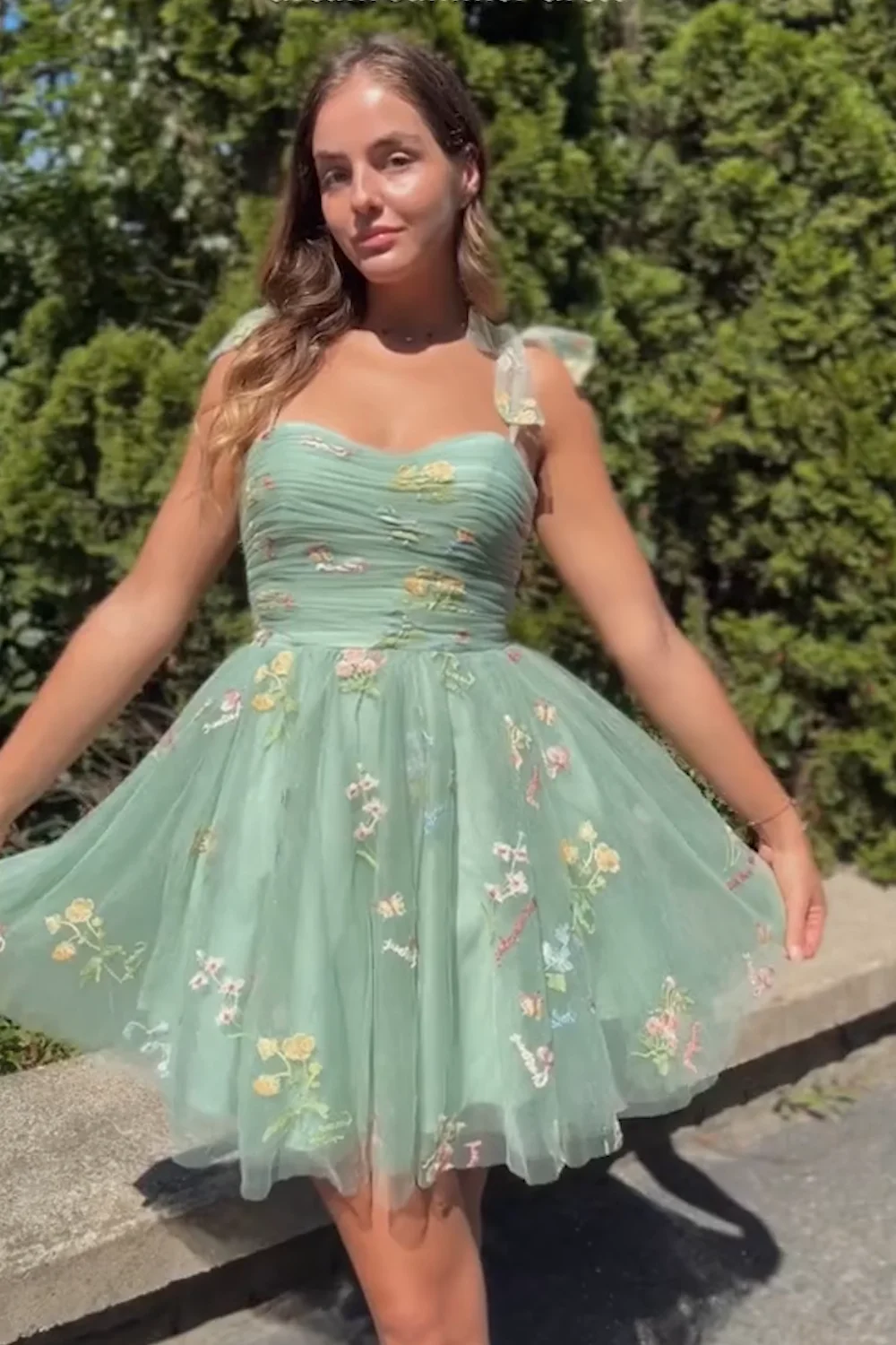 

Floral Embroidery Mini Homecoming Dresses Lovely Tulle Sweetheart Spaghetti Straps Pleats A-line Party Gowns Girl's Prom Dress