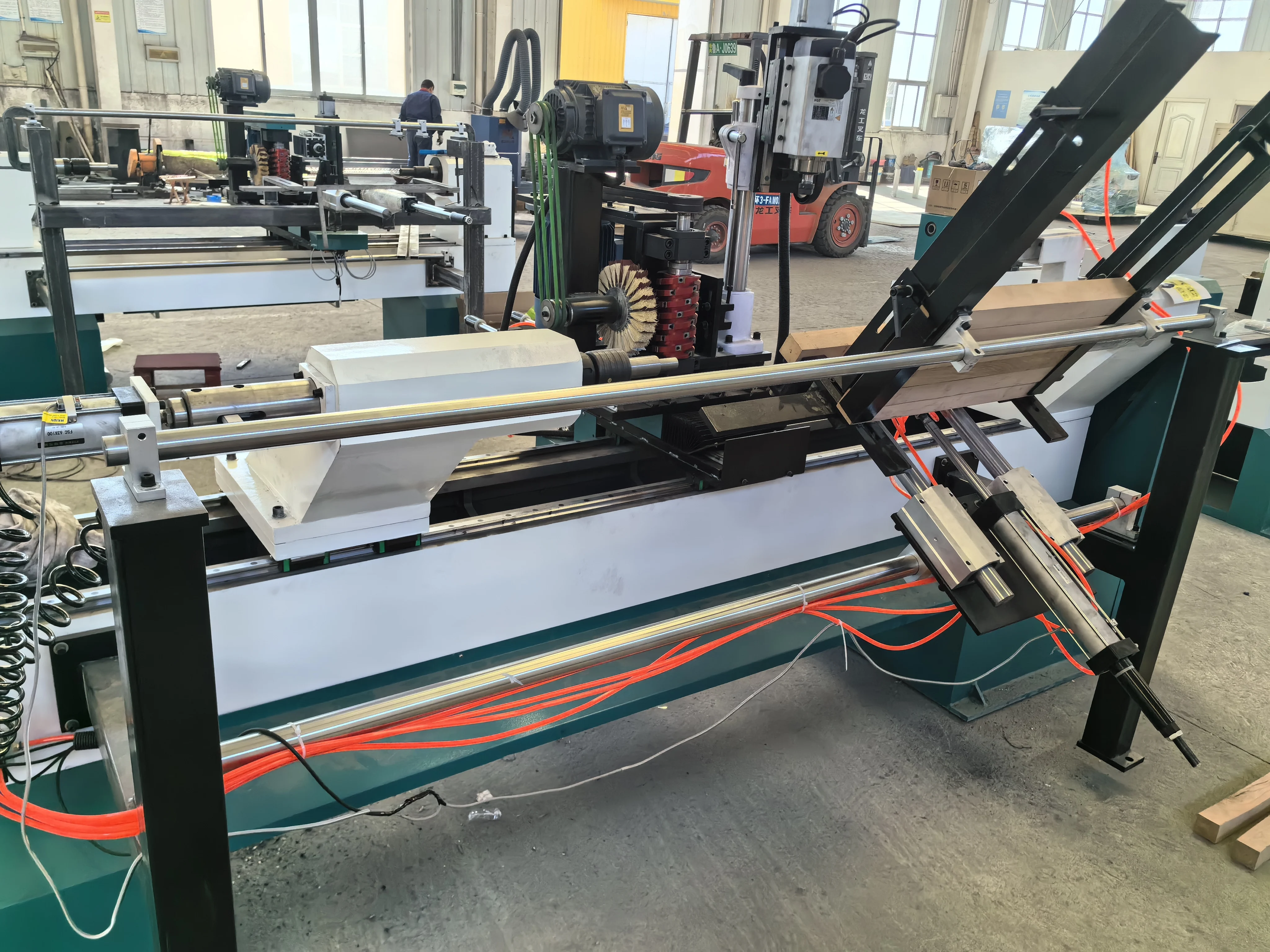 木工家具旋盤機械業務用CNC木旋盤椅子脚用CNC旋盤カッターCNC単軸彫刻付き