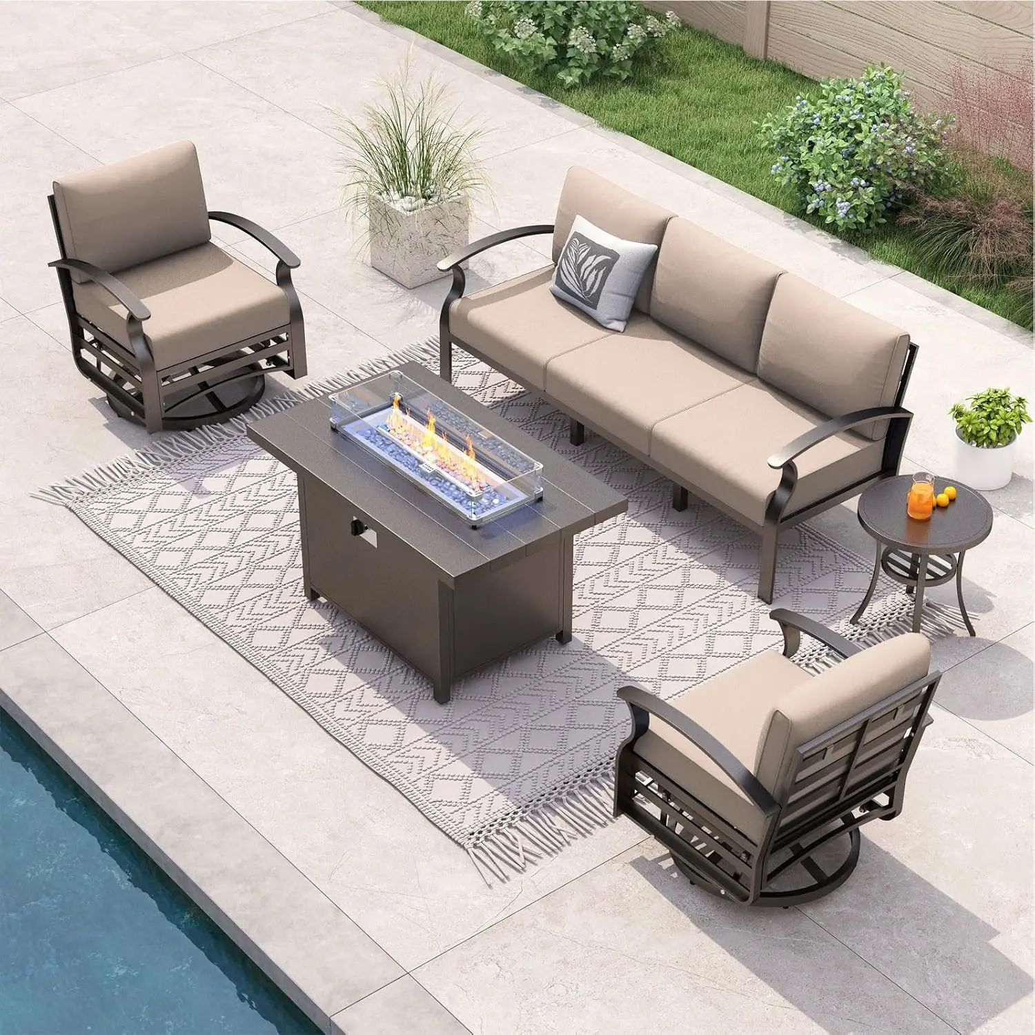 

5-местный алюминиевый секционный диван для патио с пропановым столом-камином и подушками 5,1 дюйма для двора у бассейна, на заказ