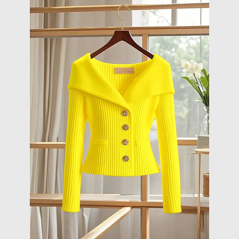 

2024 Autumn New Temperament Office Lady Female Slim Fit Niche Solid Color Simple Premium Knitted Sweater Cardigan Top