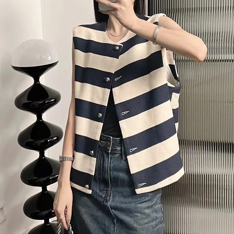 2024 Early Autumn New Korean Round Neck Button Horizontal Stripe Block Color British Style Sleeveless Vest Coat for Women