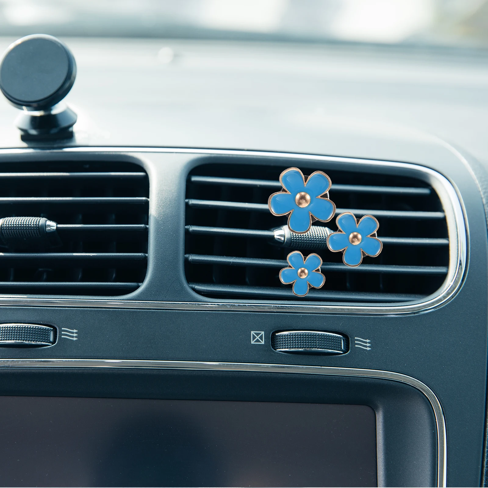 

4pcs Daisy Car Perfume Air Freshener Alloy Flower Vent Clips Scented Decor Accessories Girly Car Diffuser Aroma
