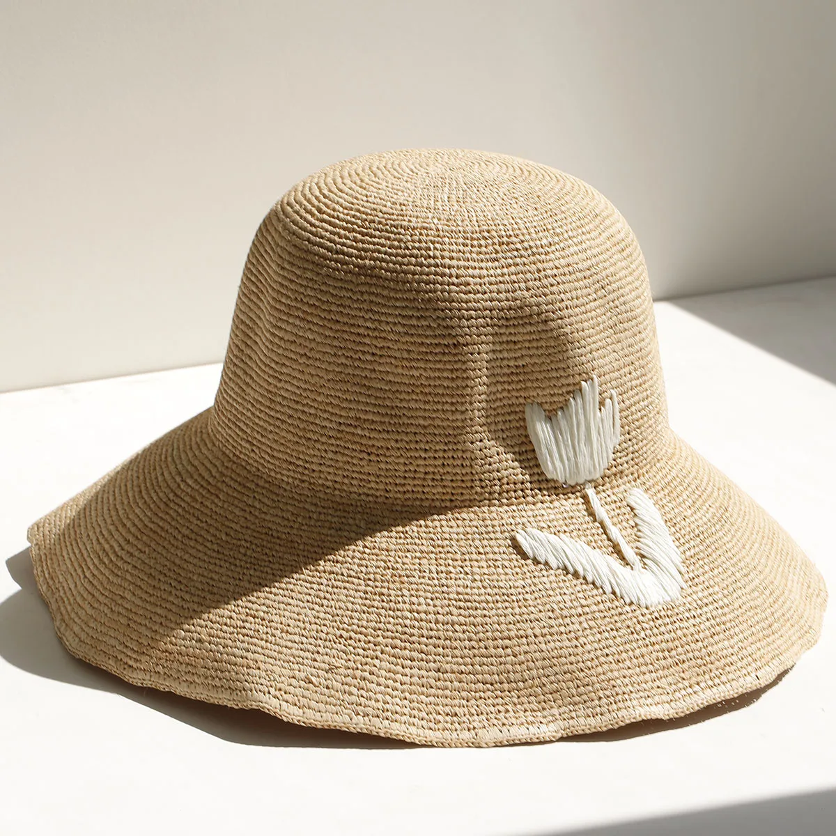 2026 Natürlicher Raffia Handgewebter Sonnenhut für Damen Sommerlicher Sonnenschutz UV-Schutz Breiter Rand Strand-Strohhut Koreanischer Designer Blockhut – Detail 7