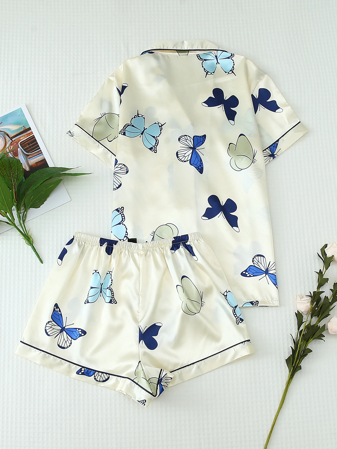 Two-Piece Comfortable Satin Butterfly Print Lapel Button-Down Short-Sleeve Top with Pockets and Bow Shorts Spring/Summer Women's Pajama Loungewear Set Suitable for Home Use