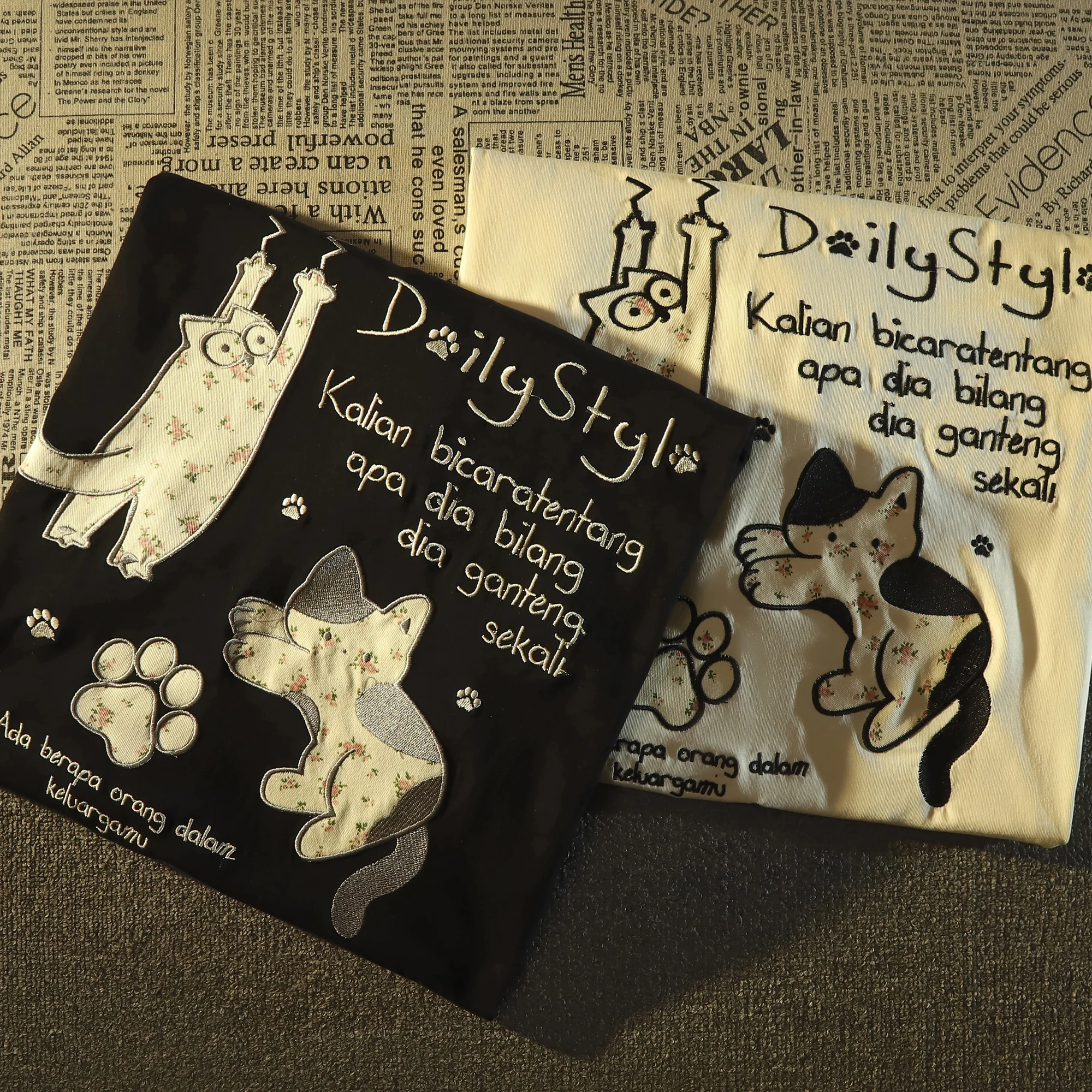 2025 여름 신상 작은 꽃 자수 고양이 폴로 칼라 반팔 살구색 티셔츠 일본풍 스윗 디자인 루즈핏 블랙 탑