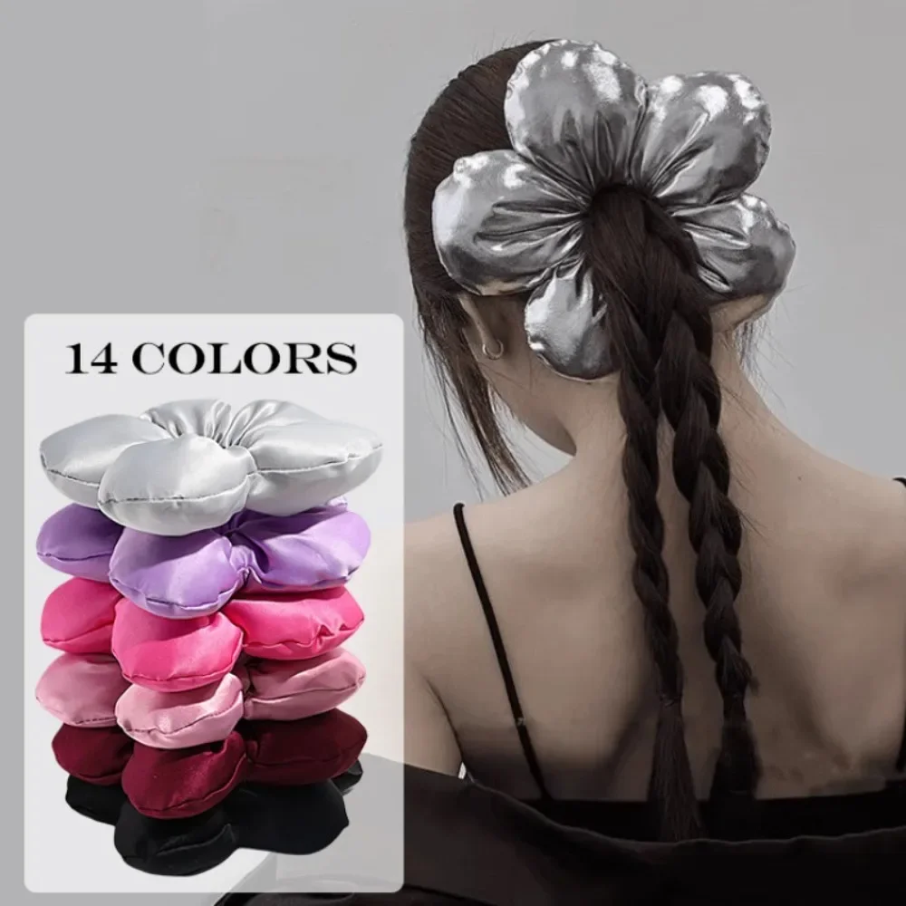 Miękka poduszka Elastyczna opaska do włosów Scrunchie dla kobiet Luksusowy design Duży kwiat wypełniony bawełną Solidna satyna Kucyk Krawaty Akcesoria