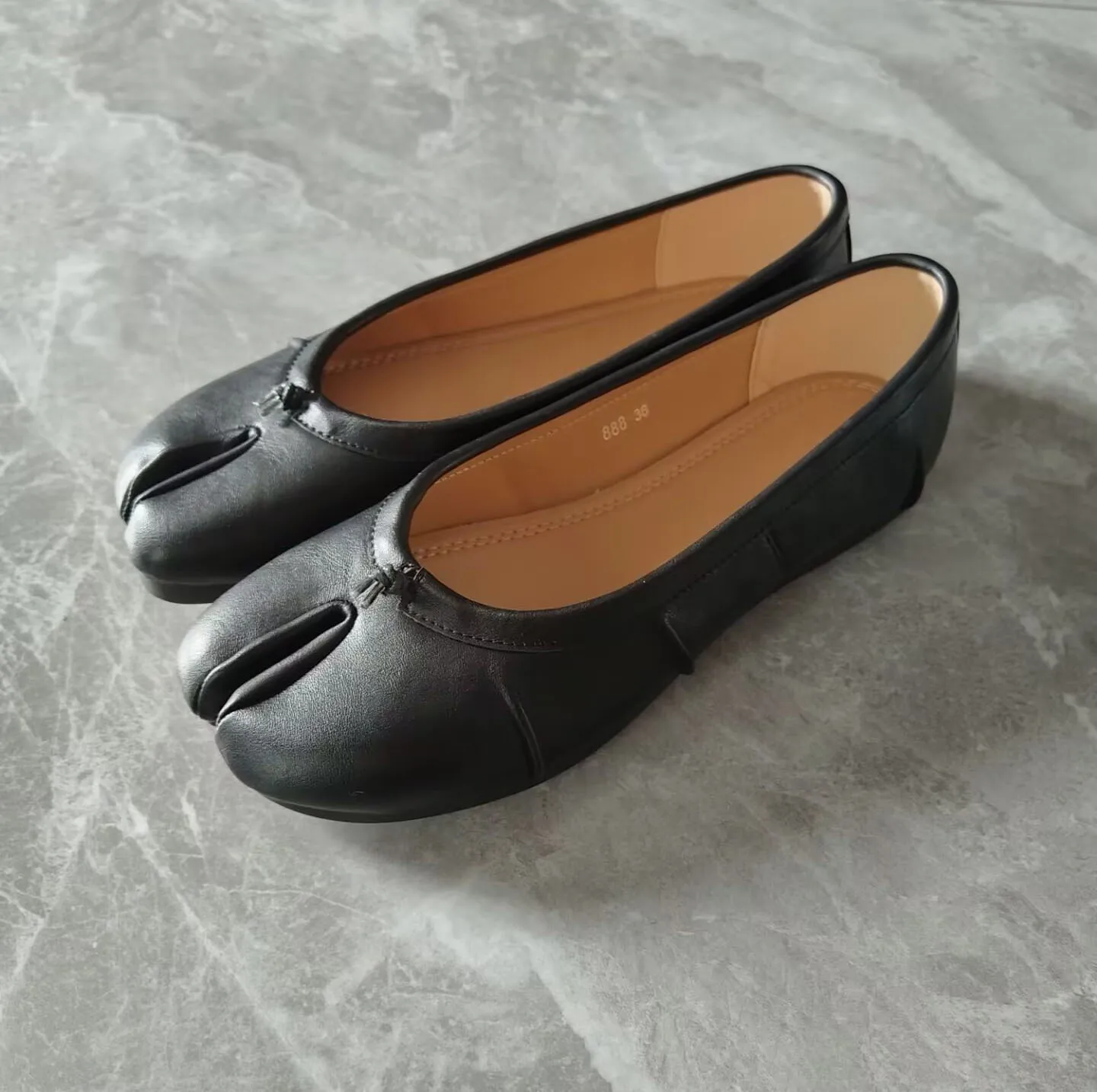 Echte Leder Tabi-Toe Ballerinas für Damen mit chinesischem Knoten, weiche Slip-On-Flachschuhe zum Gehen – Detail 4
