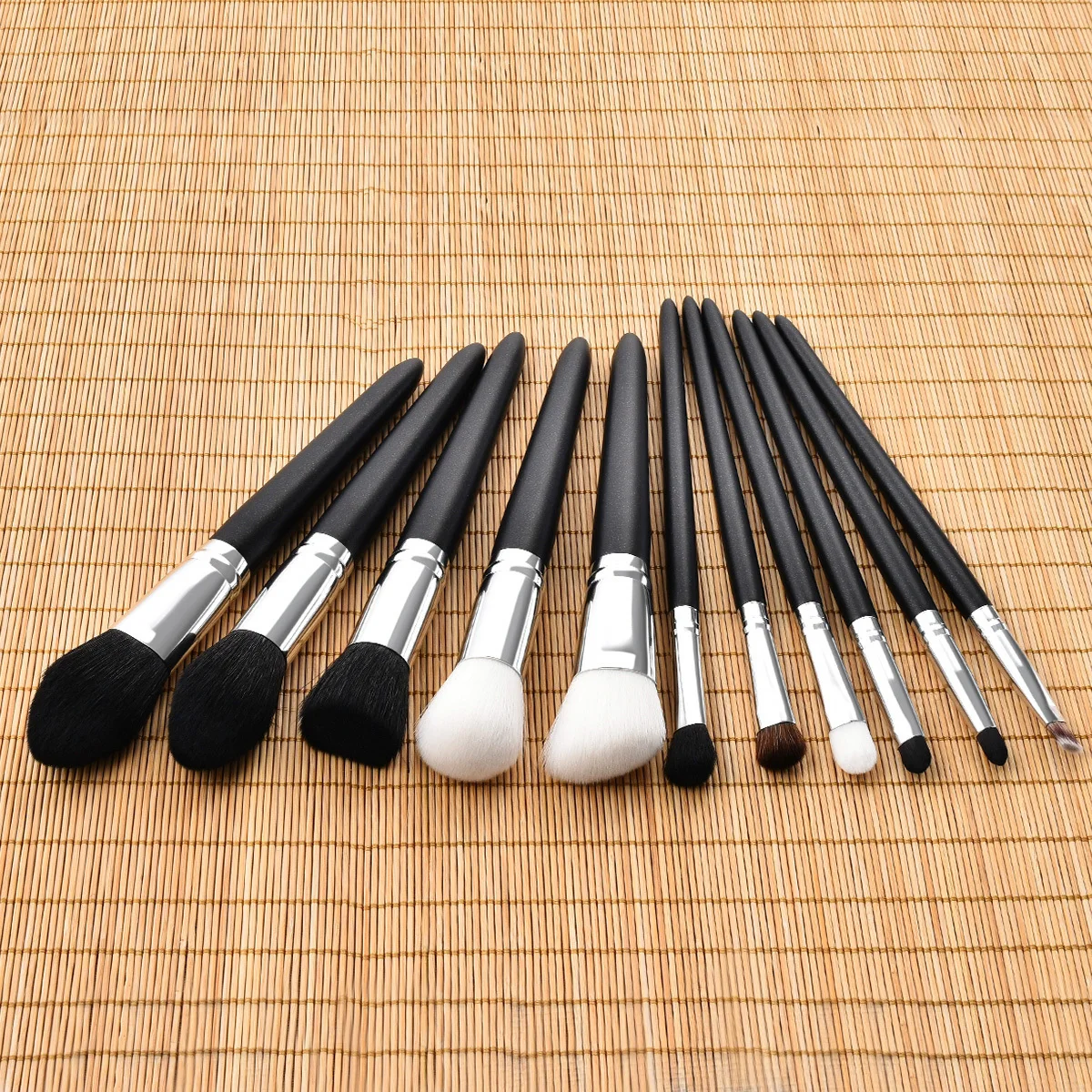 11Pcs Professional Makeup Brush Set Goat Hair Wooden Handle Face Powder Blush Eye Shadows Cosmetics Women Makeup