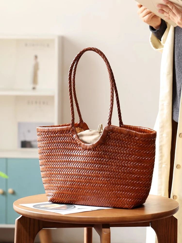 

Women's HandleBags 2025 New Summer Seaside Beach Vacation Weaving Casual Leather Shopping Bag Vintage Women Big Tote
