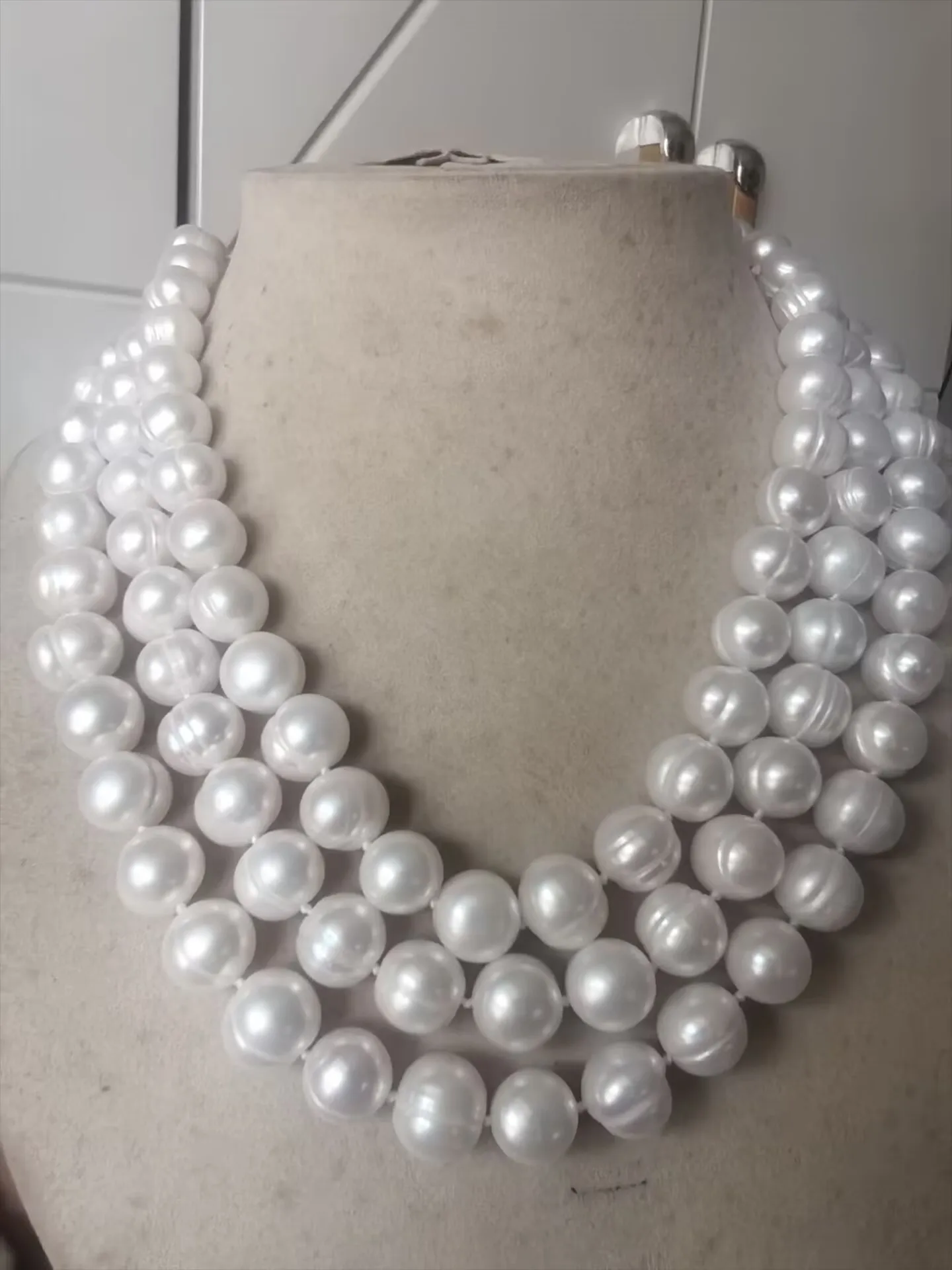 

3 pc Classic pearl necklace AAA 10-11mm natural South Sea round closed necklace length 18-20inch