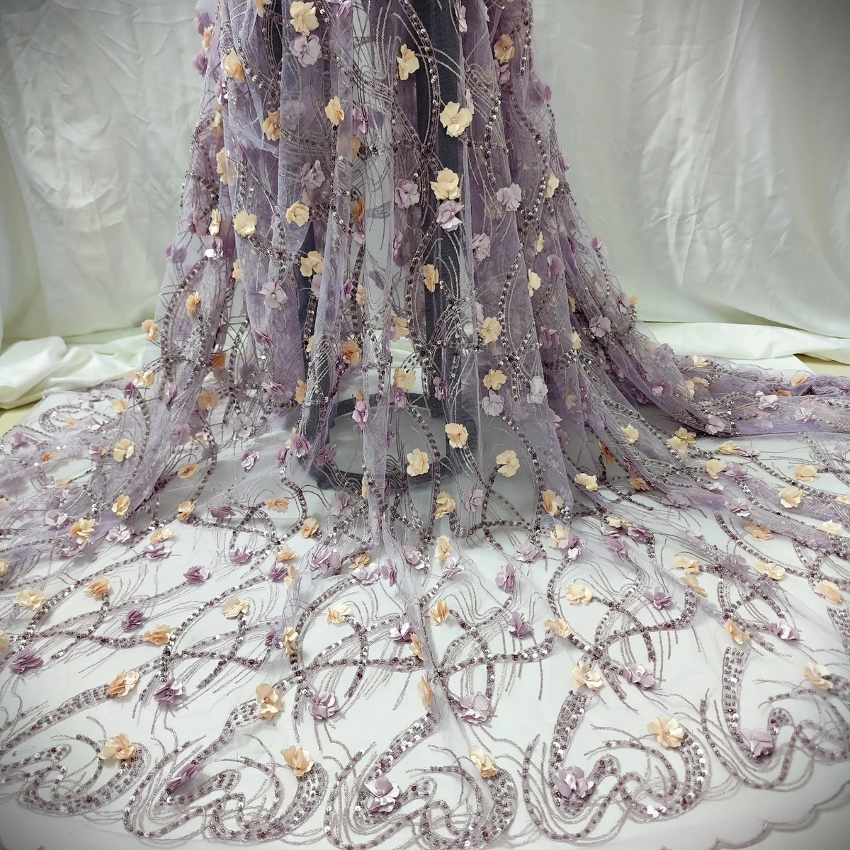 

Beauty 3D Flowers French Lace Fabric 2024 High Quality Nigerian Lace Fabric 3D African Mesh Lace Fabric For Party Dress LJH2301