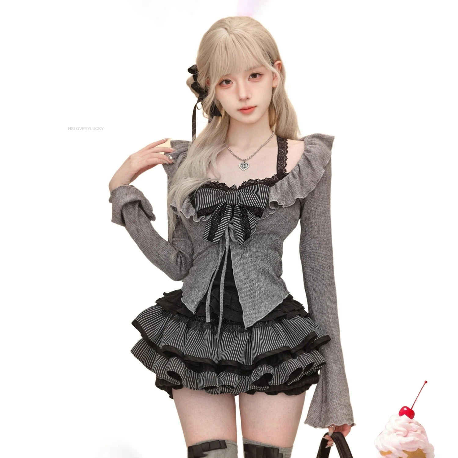 

Корейско-японский комплект: черная кружевная майка, серый облегающий кардиган, пышная короткая юбка – сексуальный трехкомпонентный набор для девушек