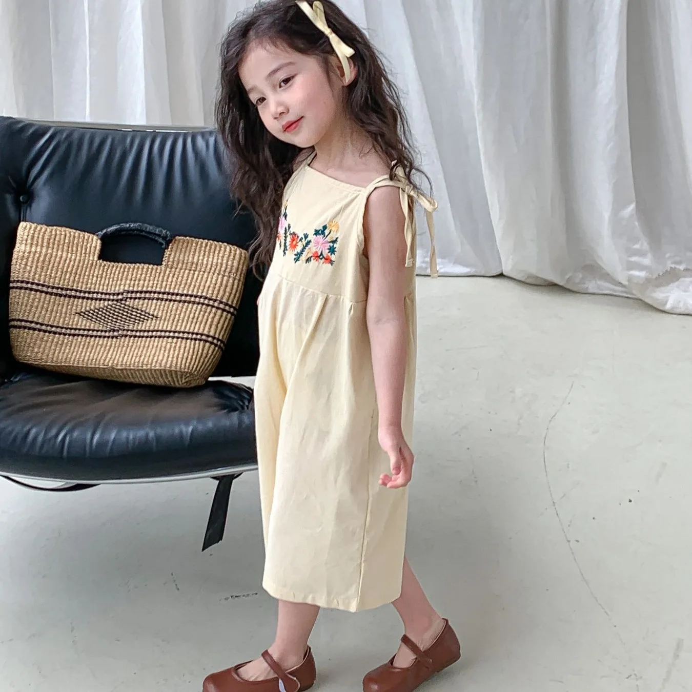 Ropa informal Beige para niñas de 2 a 6 años, mono con bordado de flores, ropa informal de uso diario para niños, nueva versión coreana de verano