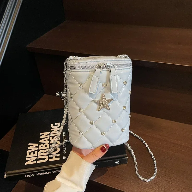 

2025 Stylish Design New PU Barrel-shaped Shoulder Bags Solid Zipper Chains Exquisite Diamonds Fresh Crossbody Bags for Women