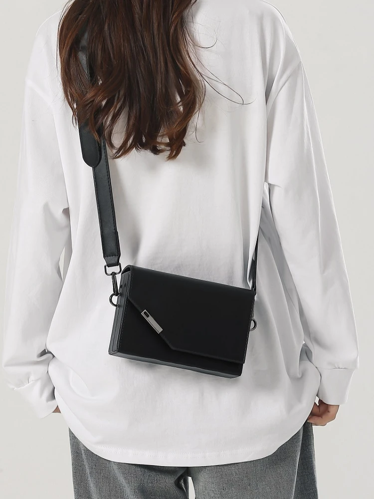 Tas Selempang Kecil Pria Desain Kotak Tempat Ponsel Sensasi Unik Baru Kasual Permukaan Lembut Bahan Dalam Poliester