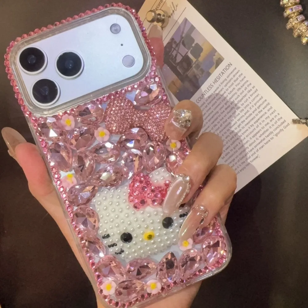 Modische, süße Cartoon-Sanrio-Hello-Kitty-Handyhülle mit Glitzer und Diamanten für iPhone 18 17 16 15 14 13 12 Pro Max, stoßfeste Schutzhülle – Detail 3