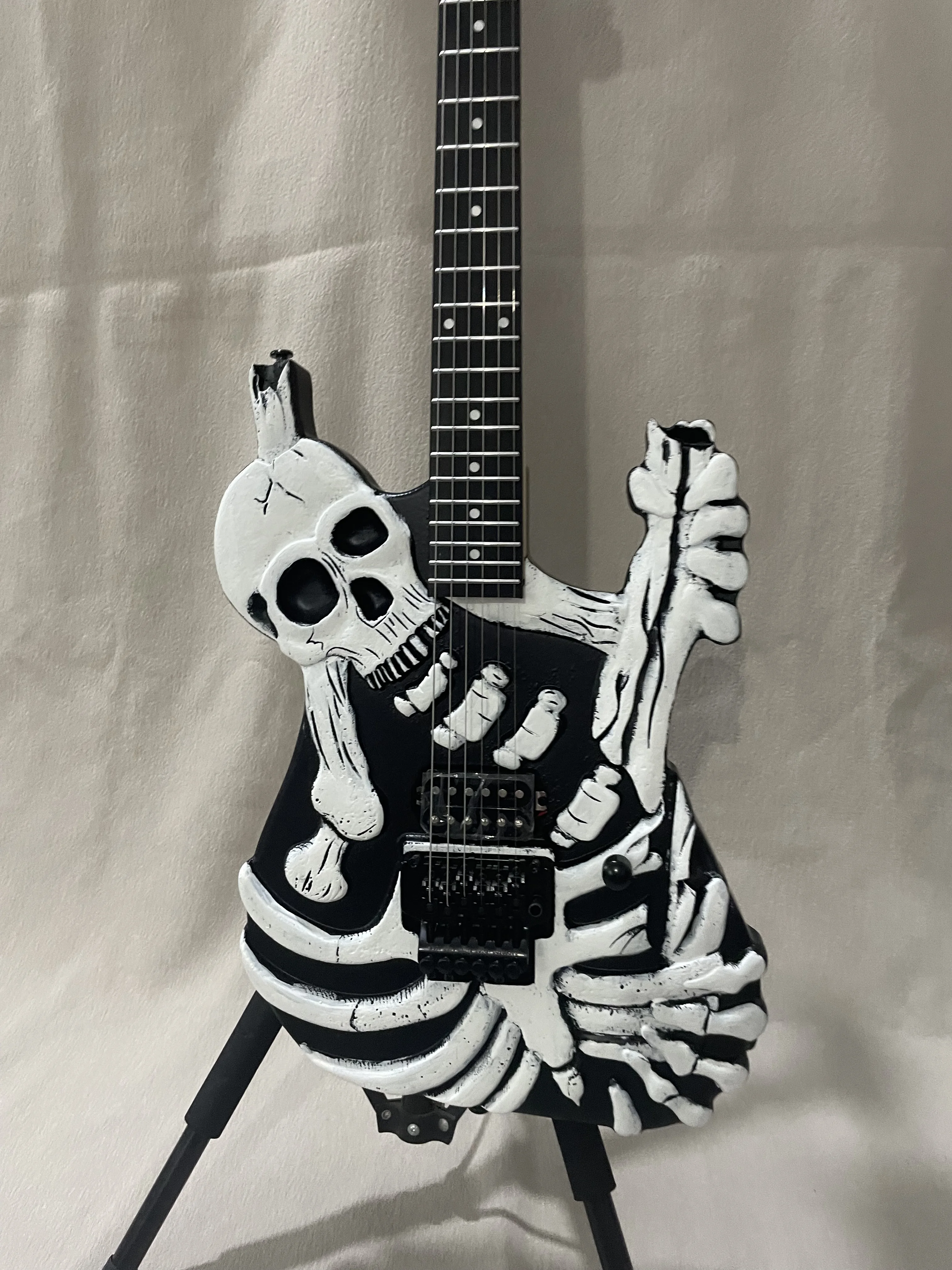Mr Scary George Lynch Skull & Bones Guitarra Elétrica J Frog Preto
