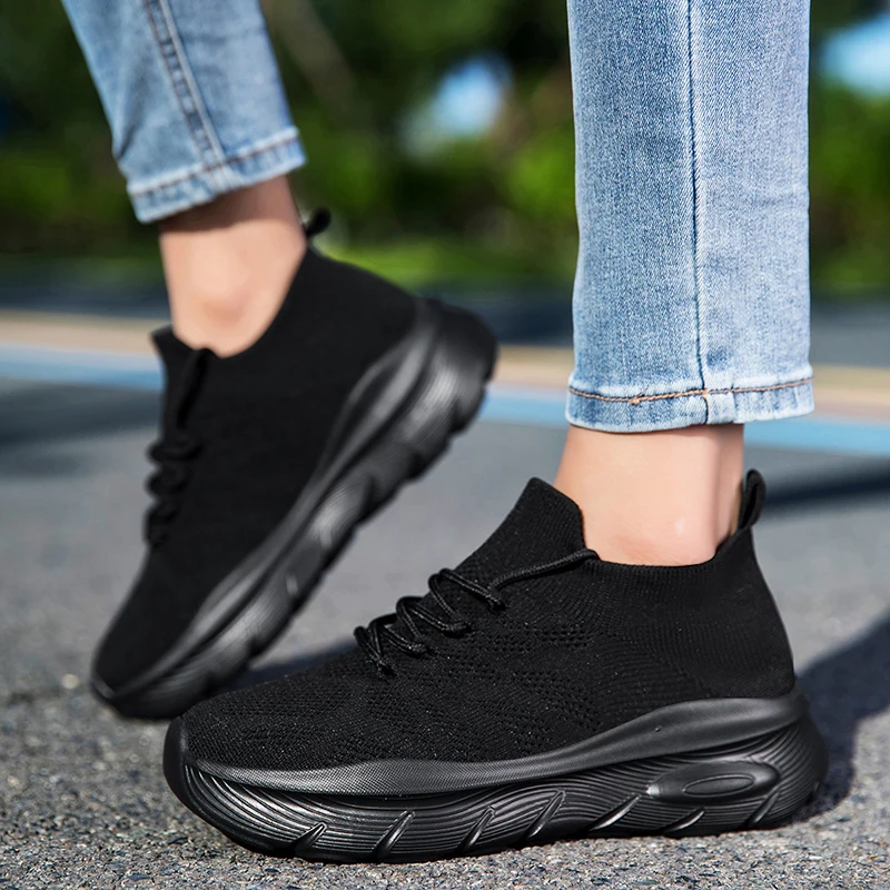 أحذية نسائية صيفية جديدة شبكية قابلة للتنفس، أحذية رياضية منسوجة بنعل ناعم، جوارب خفيفة الوزن، أحذية جري كاجوال