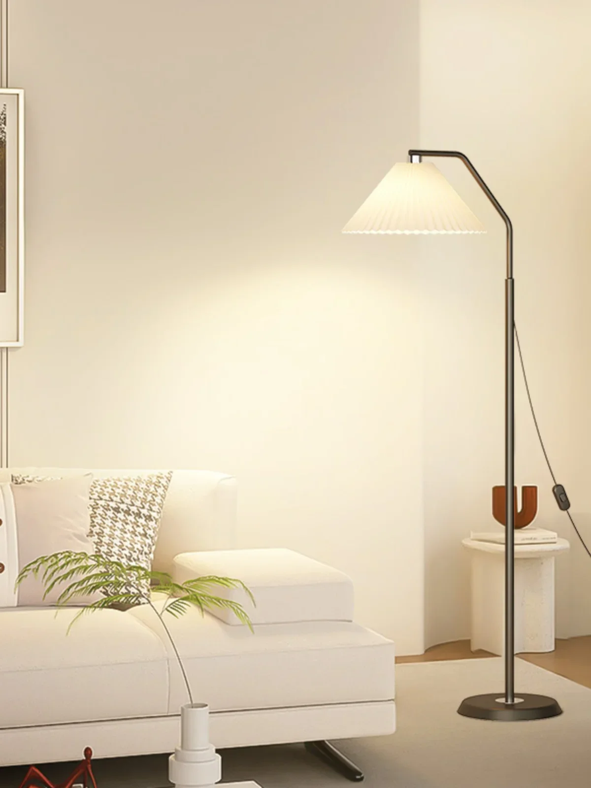 Lámpara de pie LED de estilo nórdico de lujo con diseño plisado, luz de ambiente Vertical Simple para sala de estar, sofá, dormitorio