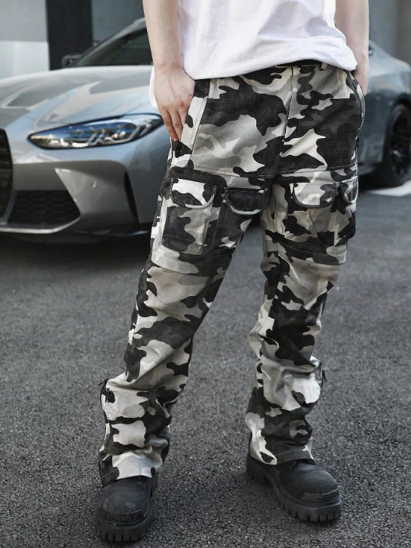 Men's Camo Print Flap Pocket Side Drawstring Waist Loose Cargo Camo Pants, Fall Fashionable loose multi pocket camouflage