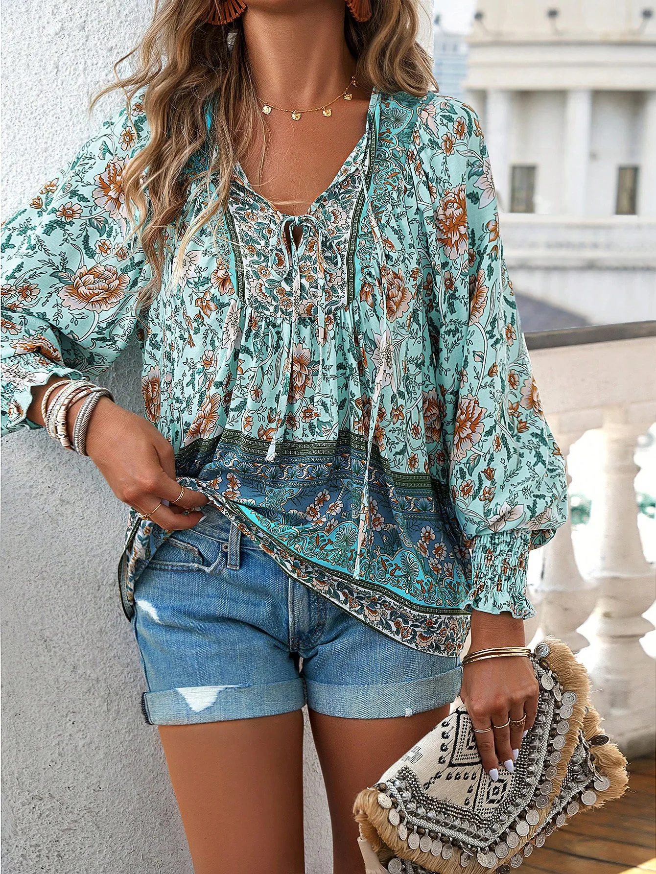 Sommerliche Damen-Chiffonbluse mit Print, elegantes V-Ausschnitt-Langarmshirt, ungeöffnete Vorderseite, Freizeitbluse – Detail 17