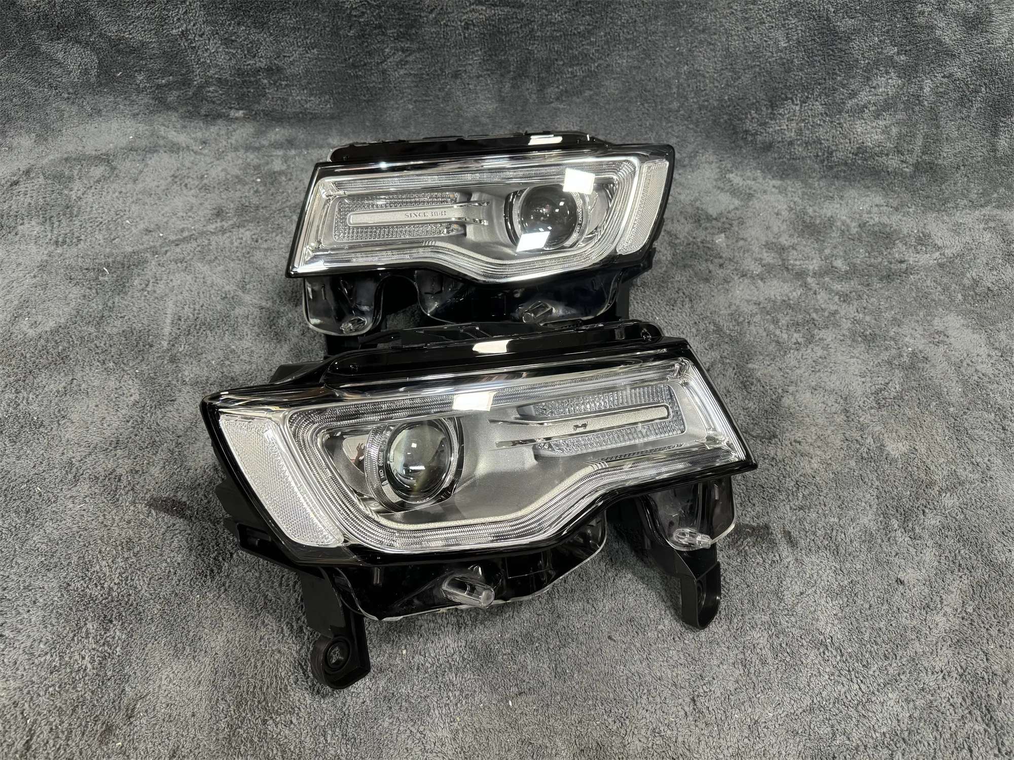 High quality headlights suitable for Jeep Grand Cherokee hernia headlights with adaptive 2014-2020 car headlights