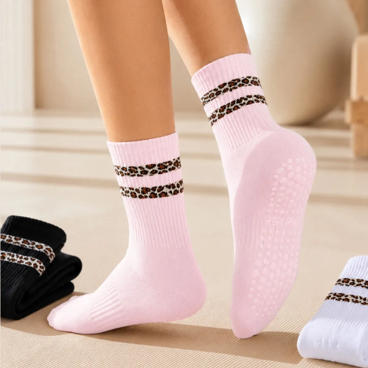 Spotted Leopard Print Women's Socks Fashion Mid-Tube Socks for Girls Novelty Animal Pattern Japanese Style Spring Summer
