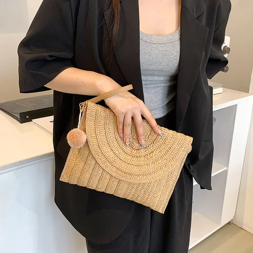 Bolso de paja con colgante para mujer, cartera de mano de mimbre con colgantes de bolas de pelo, cruzado, informal, perfecto para viajes de playa