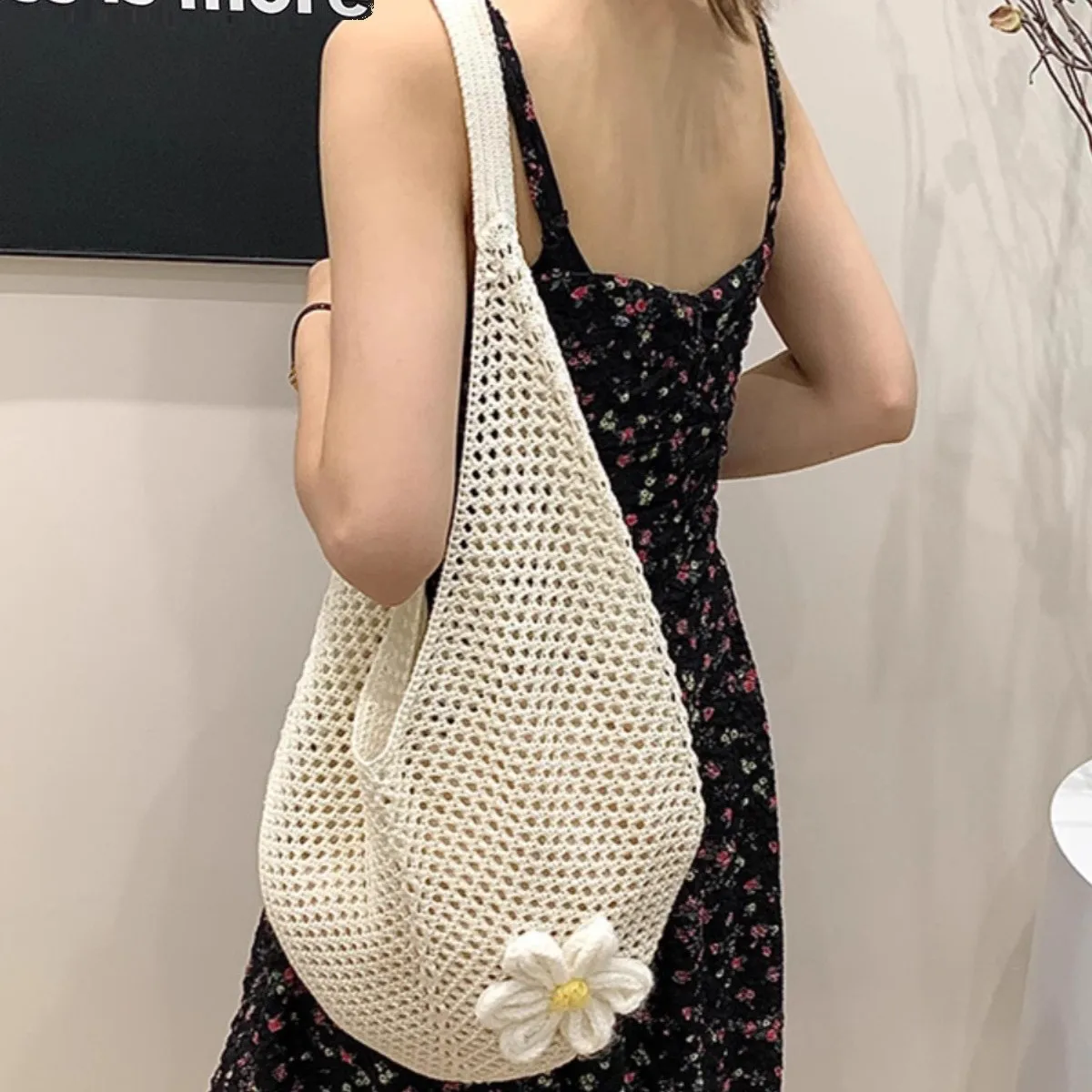 

Beach Vacation Style Straw Woven Bag 2026 New Single Shoulder Bag Summer Straw Woven Tote Bag Large Capacity Handheld Woven Bag