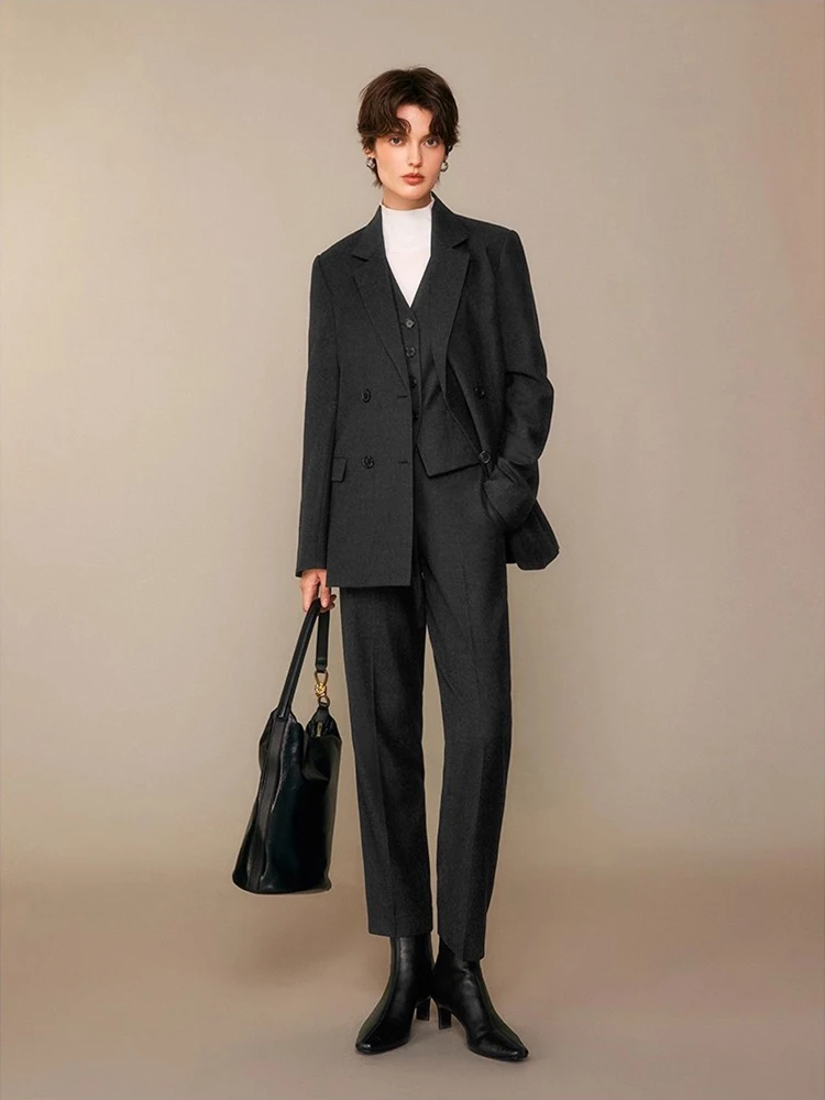 

Костюм-тройка TH Hlogous из чистой шерсти: жилет, брюки и футболка. Повседневный деловой стиль, для любого сезона. Производство Ningxia Garment.