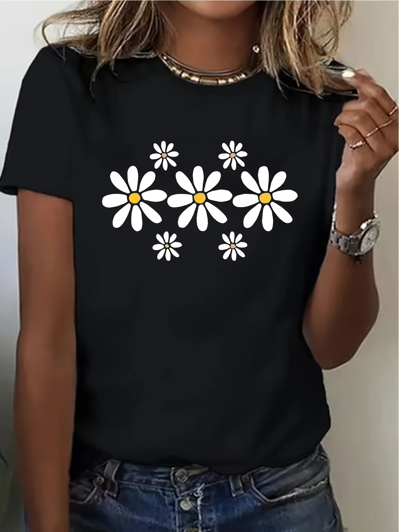 

Women's Black Daisy Floral Print Short Sleeve Fit Round Neck Harajuku Sleeve Casual Clothing Street Tops Tees Aesthetic Clothes