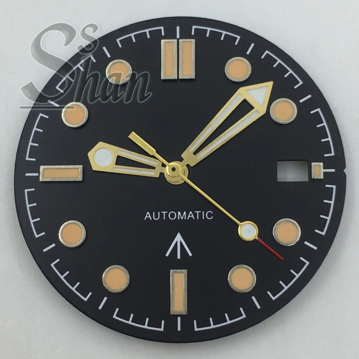 

31mm watch dial features a date window at the 3 o 'clock position, suitable for the NH35A automatic movement C3 luminescence