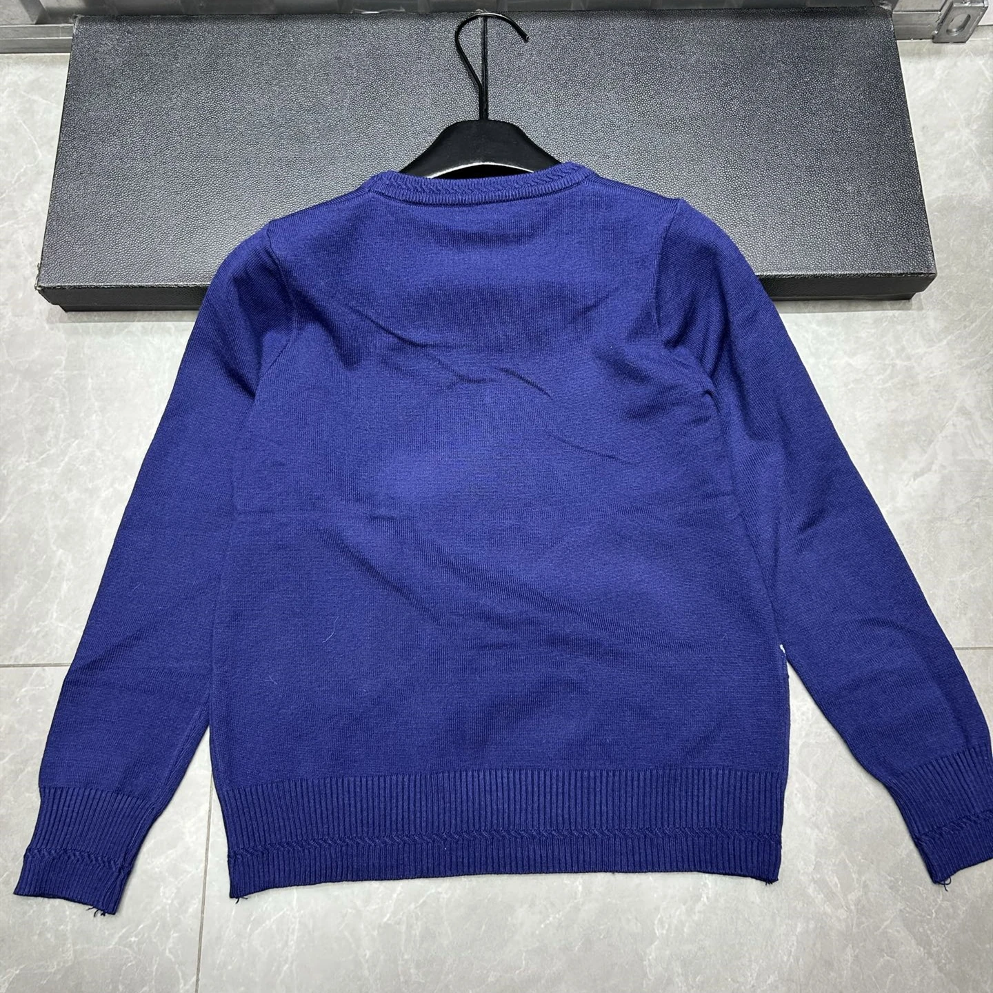 เสื้อสเวตเตอร์ไหมพรมผู้หญิงแฟชั่นแบรนด์ใหม่สำหรับฤดูใบไม้ร่วง แขนยาว คอกลม ลายปักการ์ตูน ทรงหลวม สวมใส่สบาย