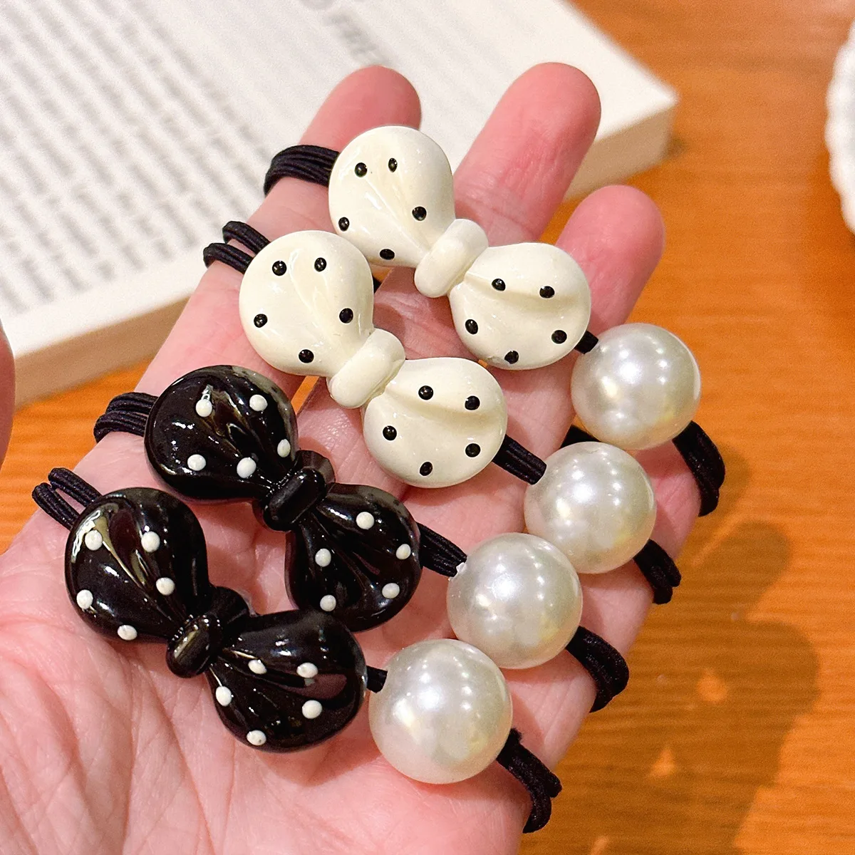 

Simple Black And White Polka Dot Bow Head Rope Hair Loop women's high-end Ponytail Hair Rope High Elastic Hair Elastic Band
