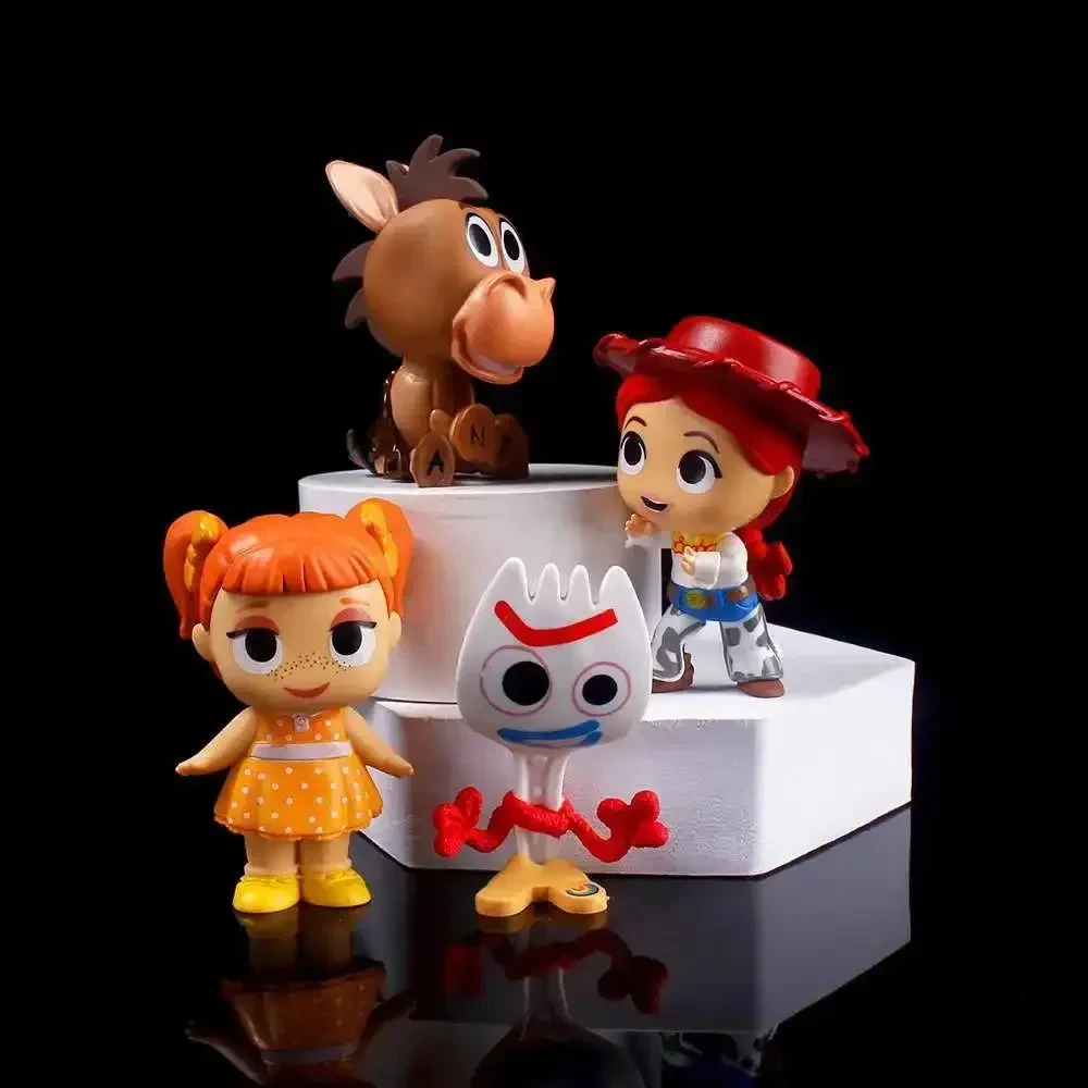 10 قطعة قصة لعبة أنيمي عمل الشكل الطنانة الخفيفة وودي جيسي الغريبة Kawaii دمية بولي كلوريد الفينيل تحصيل نموذج لعب طفل هدية الكريسماس
