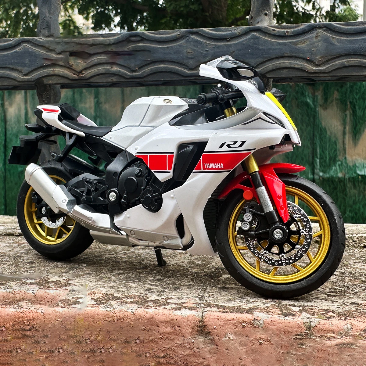 

1:12 Yamaha YZF-R1M из сплава, литая под давлением модель мотоцикла, коллекция транспортных средств, звук и свет, внедорожный автоцикл, игрушечный автомобиль