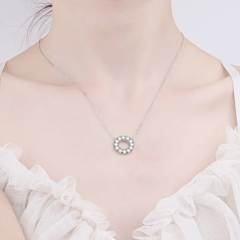 

S925 Sterling Silver Circular Full Diamond Moissanite Necklace, Circular Pendant, Valentine's Day Gift, Collarbone Chain